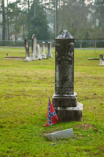 Zuidelijke vlag op een grafsteen — Stockfoto
