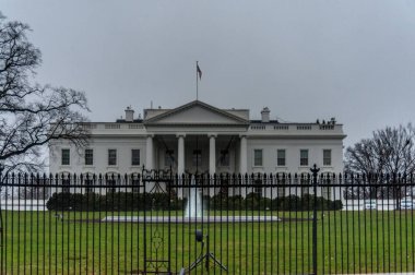 Grim yağmurlu bir gün Beyaz Saray'da