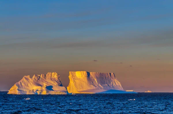 Pôr do sol sobre o mar de Weddell — Fotografia de Stock