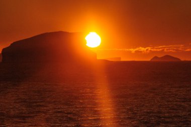 Weddell Denizi üzerinden günbatımı