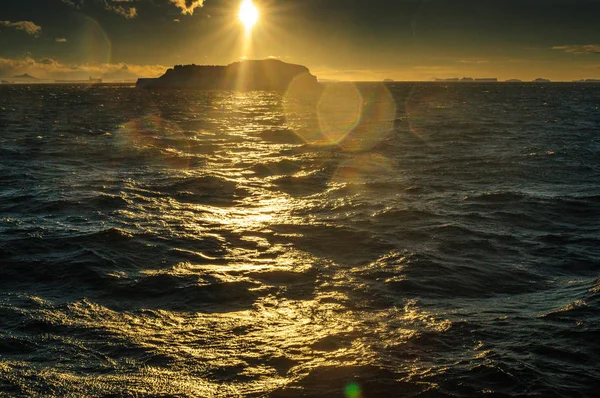 Pôr do sol sobre o mar de Weddell — Fotografia de Stock