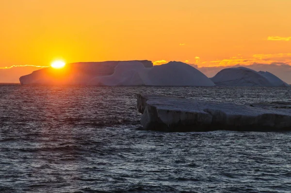 Puesta de sol sobre el mar de Weddell —  Fotos de Stock