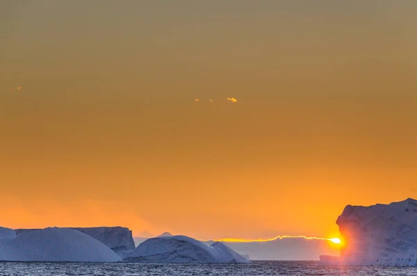 ウェッデル海に沈む夕日 — ストック写真