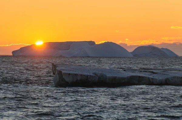 Coucher de soleil sur la mer de Weddell — Photo