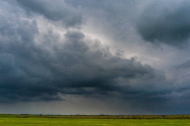 yaklaşan fırtına bulutları
