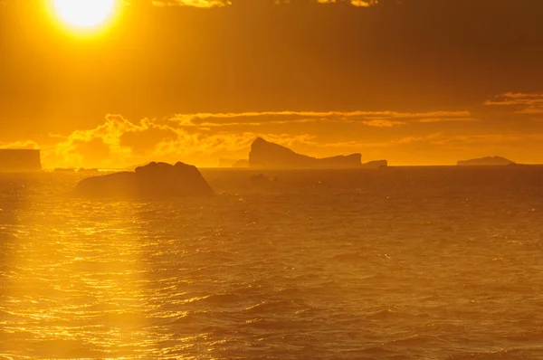 Pôr do sol sobre o mar de Weddell — Fotografia de Stock