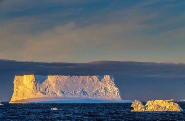 Ηλιοβασίλεμα στο Πέλαγος Weddell — Φωτογραφία Αρχείου