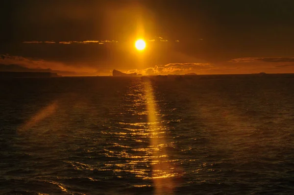 Закат над морем Уэдделла — стоковое фото