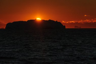 Weddell Denizi üzerinden günbatımı