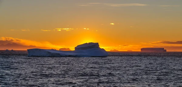 Zachód słońca nad morzem Weddella — Zdjęcie stockowe