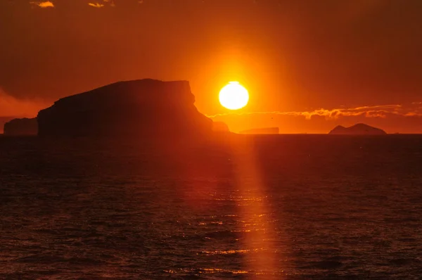 Pôr do sol sobre o mar de Weddell — Fotografia de Stock