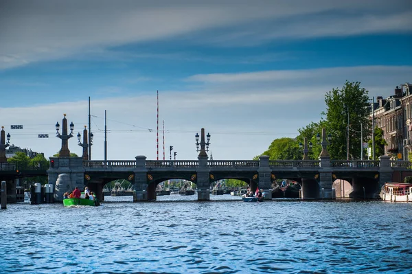 Amsterdam'ın merkezinde ki Amstel Nehri — Stok fotoğraf