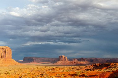 Monument Valley'de klasik batı imgeleri