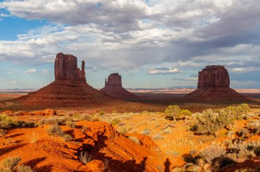 Monument Valley'de klasik batı imgeleri