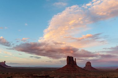 Monument Valley'de klasik batı imgeleri