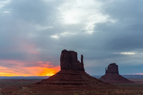 Klasszikus nyugati képek a Monument Valley-ben — Stock Fotó