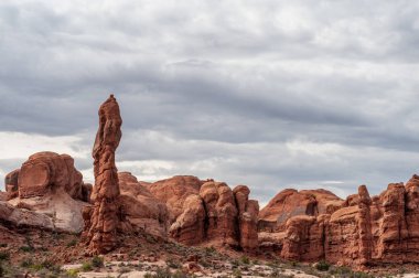 Arches Milli Parkı'nda bir yaz öğleden sonra