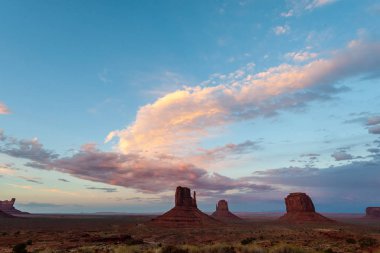 Monument Valley'de klasik batı imgeleri