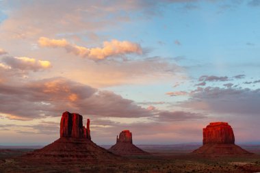 Monument Valley'de klasik batı imgeleri