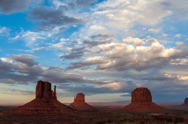 Monument Valley'de klasik batı imgeleri