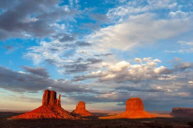 Monument Valley'de klasik batı imgeleri