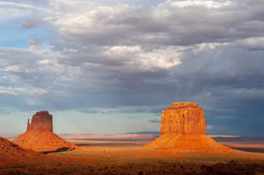 Monument Valley'de klasik batı imgeleri