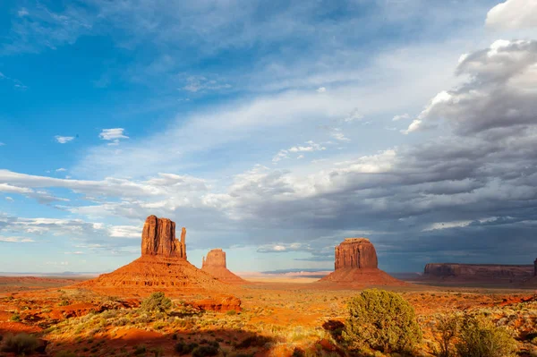 Classic western imagery at Monument Valley — Stock Photo, Image