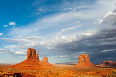 Monument Valley'de klasik batı imgeleri