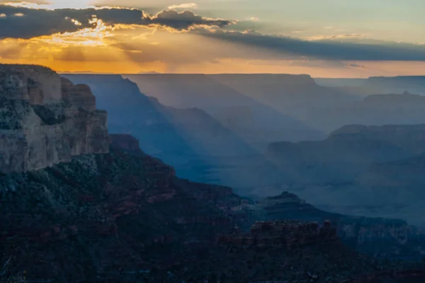 Ηλιοβασίλεμα πάνω από το grand canyon — Φωτογραφία Αρχείου