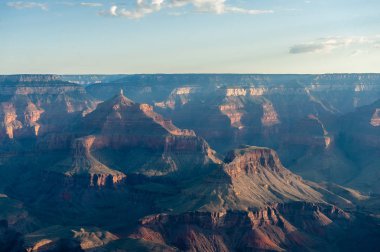 Grand Canyon üzerinde gündoğumu