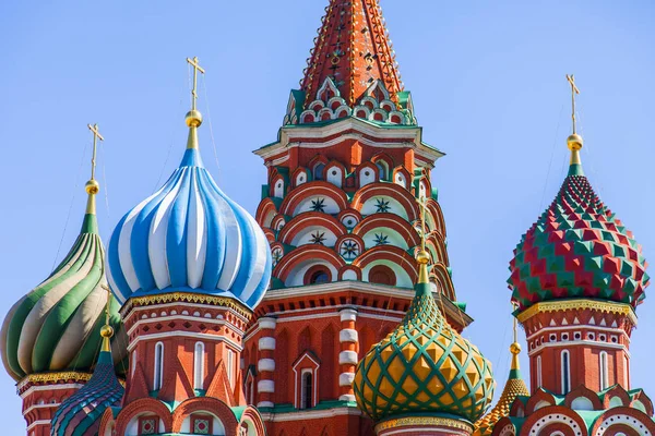 莫斯科 俄罗斯 在2018年5月10日 圣罗勒大教堂的圆顶 波克罗夫斯基大教堂 是城市符号之一 体系结构片段 — 图库照片