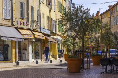 Vence, Fransa, 6 Mart 2018. Tipik kentsel görünümü ' Provence'de küçük dağ şehrin karakteristik