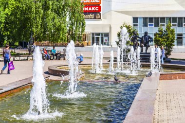 Pushkino, Rusya, 10 Mayıs 2018. Merkezi kare mimari kompleks. Modern Çeşme