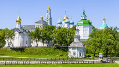 Sergiyev Posad, Rusya, üzerinde 21 Mayıs 2018. Troitsko-Sergiyevskaya Laurus, şehir ve önemli Ortodoks türbelerin biri ana görme. Panoramik bir anket platformu