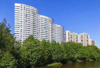 Pushkino, Rusya, üzerinde 21 Mayıs 2018. Güneşli bahar öğleden sonra şehir görüntüsü,