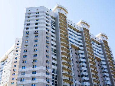 Pushkino, Rusya, üzerinde 21 Mayıs 2018. Yeni daireli ev bir cephe parçası