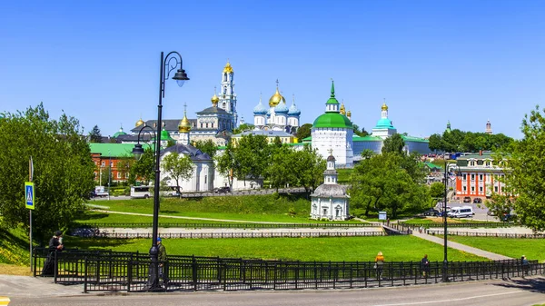Sergiyev Posad, Rusya, üzerinde 21 Mayıs 2018. Troitsko-Sergiyevskaya Laurus, şehir ve önemli Ortodoks türbelerin biri ana görme. Panoramik bir anket platformu
