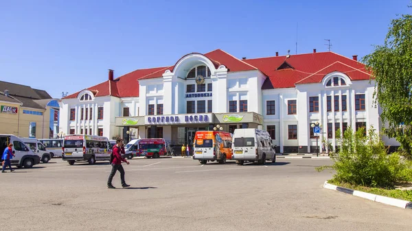 Sergiyev Posad, Rusya, üzerinde 21 Mayıs 2018. Otobüs ve yolcu şehir bus station yakınındaki