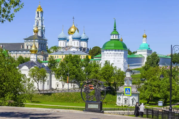 Sergiyev Posad, Rusya, üzerinde 21 Mayıs 2018. Troitsko-Sergiyevskaya Laurus, şehir ve önemli Ortodoks türbelerin biri ana görme. Panoramik bir anket platformu