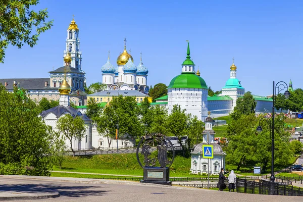 Sergiyev Posad, Rusya, üzerinde 21 Mayıs 2018. Troitsko-Sergiyevskaya Laurus, şehir ve önemli Ortodoks türbelerin biri ana görme. Panoramik bir anket platformu