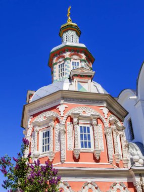 Sergiyev Posad, Rusya, üzerinde 21 Mayıs 2018. Troitsko-Sergiyevskaya Laurus, şehir ve önemli Ortodoks türbelerin biri ana görme. Kilise Manastırı ülkesinde