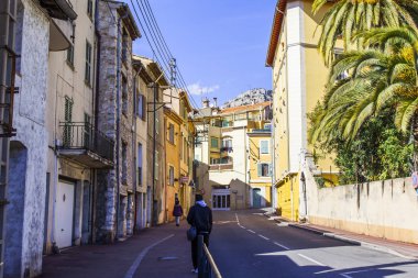 Vence, Fransa, üzerinde 8 Mart 2018. Tipik şehir sokak eski taş evler ' Provence'de küçük dağ town karakteristik.