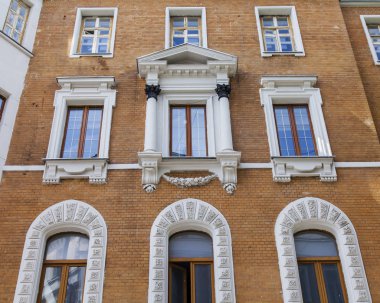 Moskova, Rusya, 4 Haziran 2018. Bina cephe tarihi çevresinde modernist tarzı tipik bir evi mimari bir parçası