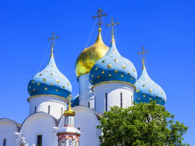 Sergiyev Posad, Rusya, üzerinde 21 Mayıs 2018. Troitsko-Sergiyevskaya Laurus, şehir ve önemli Ortodoks türbelerin biri ana görme. Kilise Manastırı ülkesinde