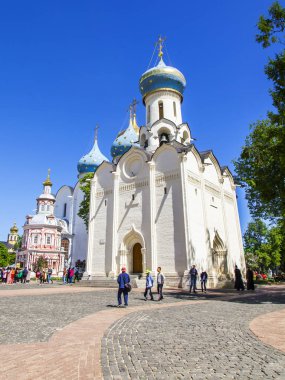 Sergiyev Posad, Rusya, üzerinde 21 Mayıs 2018. Troitsko-Sergiyevskaya Laurus, şehir ve önemli Ortodoks türbelerin biri ana görme. Kilise Manastırı ülkesinde