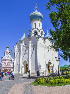 Sergiyev Posad, Rusya, üzerinde 21 Mayıs 2018. Troitsko-Sergiyevskaya Laurus, şehir ve önemli Ortodoks türbelerin biri ana görme. Kilise Manastırı ülkesinde