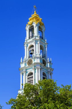 Sergiyev Posad, Rusya, üzerinde 21 Mayıs 2018. Troitsko-Sergiyevskaya Laurus, şehir ve önemli Ortodoks türbelerin biri ana görme. Bölge Manastırı çan kulesinde