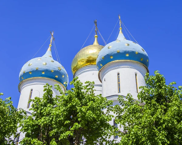 Sergiyev Posad, Rusya, üzerinde 21 Mayıs 2018. Troitsko-Sergiyevskaya Laurus, şehir ve önemli Ortodoks türbelerin biri ana görme. Kilise Manastırı ülkesinde