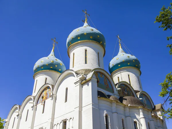 セルギエフポサド ポサード ロシア 2018 Troitsko Sergiyevskaya ゲッケイジュ 都市および重要なオーソドックスな神社の つの主要な光景 修道院の地域の教会 — ストック写真