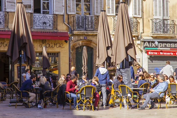 Aix Provence Francia Marzo 2018 Gente Riposo Mangia Caffè Pittoresco — Foto Stock